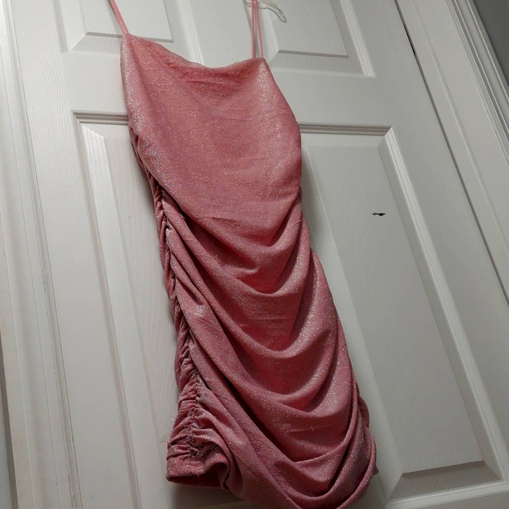 I'm selling a cute mini dress